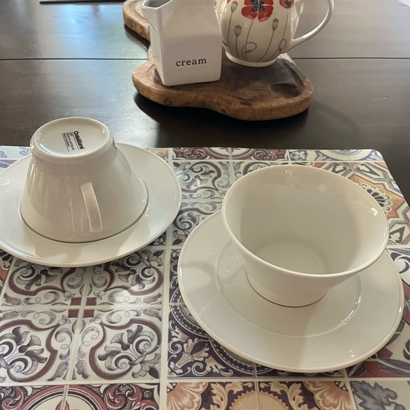 Crate&Barrel Loft White porcelain Cappuccino 4 piece set 2 cups, 2 saucers - Picture 3 of 9